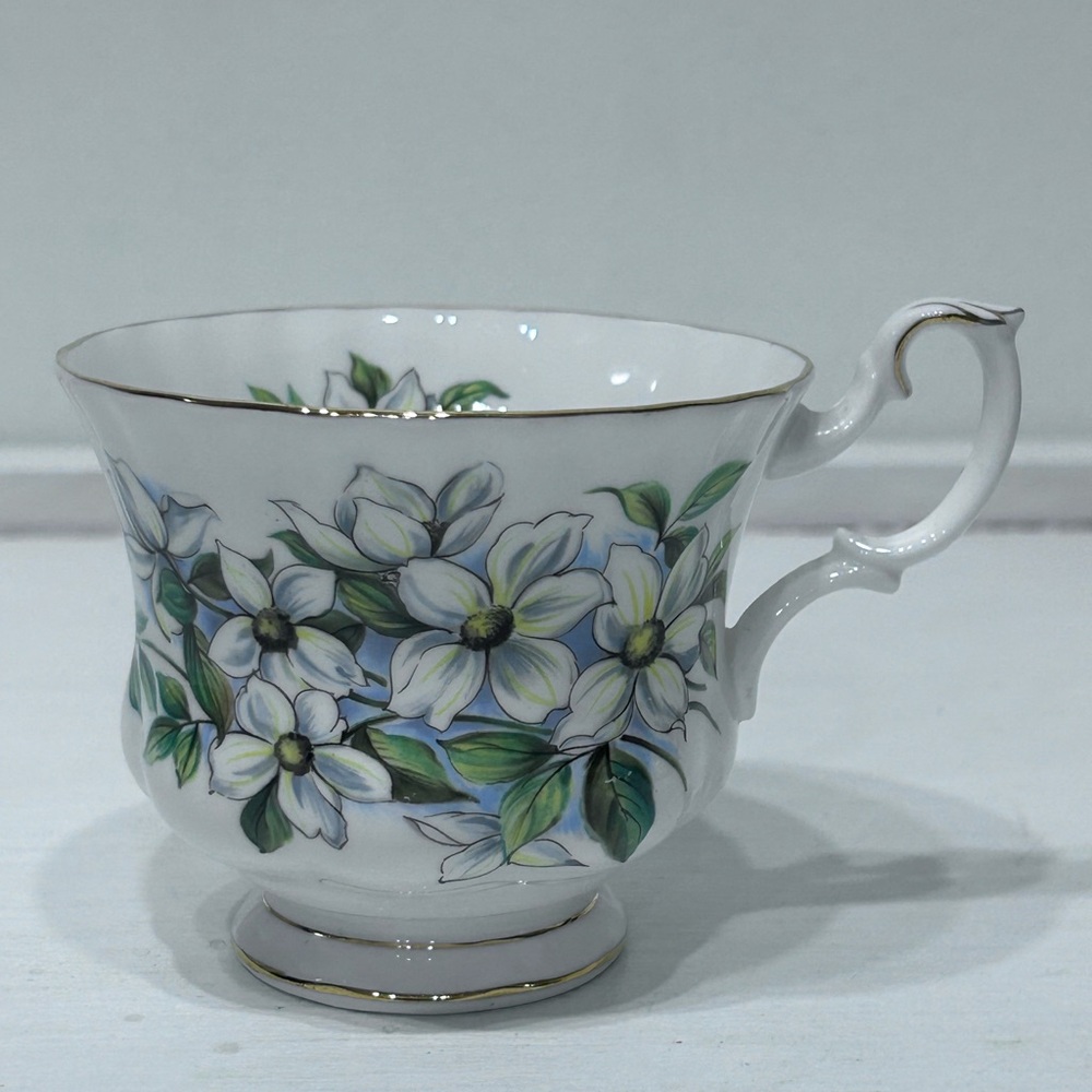 Vintage ROYAL ALBERT England Pacific Dogwood Tea Cup White flowers w/Gold Trim